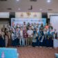 Foto bersama Kepala Balai Bahasa Maluku Utara, Nukman. S.S., M. Hum bersama dengan para peserta kemah penulisan cerpen berbahasa daerah. 