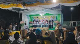 Pentas Seni dalam rangka menyongsong HUT PGRI dan HGN ke-80. Dokumentasi: Am Teapon/marasai.id