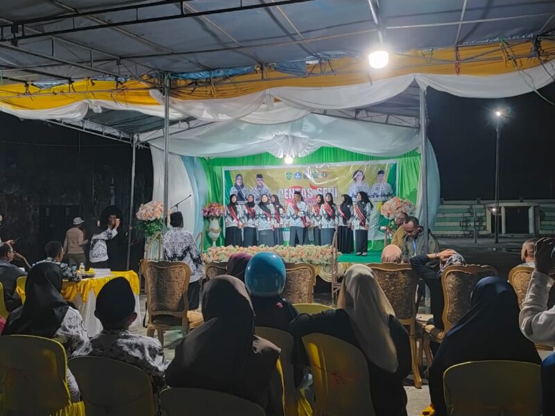 Pentas Seni dalam rangka menyongsong HUT PGRI dan HGN ke-80. Dokumentasi: Am Teapon/marasai.id