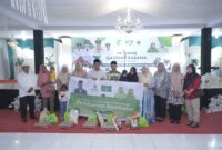 Wakil Wali Kota Tidore Kepulauan, Ahmad Laiman foto bersama dengan peserta Qasidah. 