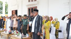 Wakil Bupati Sula, Saleh Marasabessy saat menjadi irup pada HUT PGRI dan HGN. 