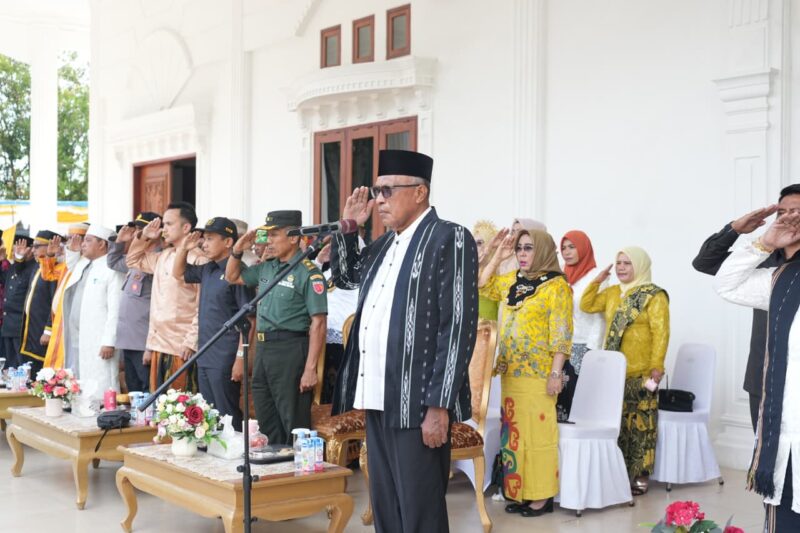 Wakil Bupati Sula, Saleh Marasabessy saat menjadi irup pada HUT PGRI dan HGN. 
