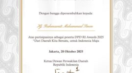 Piagam penghargaan untuk PKK Kota Tidore Kepulauan dari DPD Awards. 