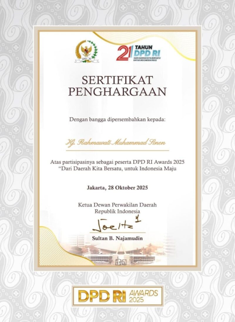 Piagam penghargaan untuk PKK Kota Tidore Kepulauan dari DPD Awards. 