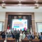 Foto bersama Kepala Subbagian Umum Balai Bahasa Provinsi Maluku Utara, Nurul Istiqamallah, pemateri dan peserta Desiminasi Produk Penerjemahan. 