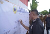 Wali Kota Tidore Muhammad Sinen melakukan penandatanganan Piagam Komitmen Pembangunan Zona Integritas.