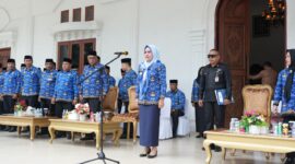 Bupati Fifian Adeningsi Mus saat menjadi inspektur upacara HUT KORPRI tahun 2025.