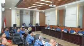 Sekretaris Daerah Kota Tidore Kepulauan, Ismail Dukomalamo, saat mengikuti Rapat Koordinasi Nasional melalui zoom meeting. 