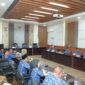 Sekretaris Daerah Kota Tidore Kepulauan, Ismail Dukomalamo, saat mengikuti Rapat Koordinasi Nasional melalui zoom meeting. 