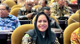 Bupati Kepulauan Sula, Fifian Adeningsi Mus saat mengikuti rakor RUU Kepulauan. 