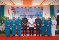 Wali Kota Tidore Muhammad Sinen bersama Ketua PKK, Rahmawati Muhammad pada Rakerda ke-V. 