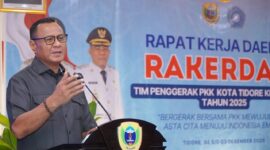 Wali Kota Muhammad Sinen saat membuka Rakerda ke-V PKK Tidore. 