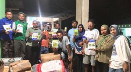 Dinas Pertanian Kota Tidor dan Generasi Muda Nahdlatul Ulama (NU) membagikan bibit kepada petani. 