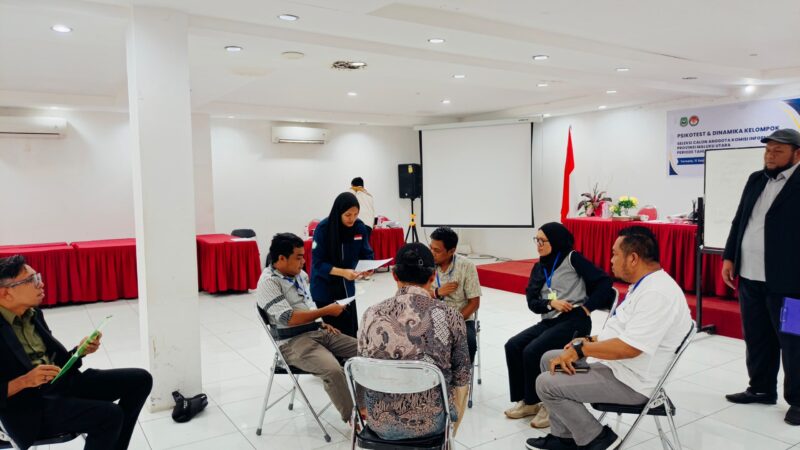 Peserta calon KIP Malut mengikuti tes Dinamika Kelompok yang didampingi oleh psikolog. 