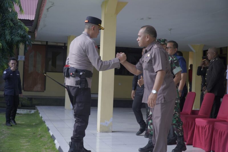 Staf Ahli Walikota bidang Ekonomi Pembangunan dan Keuangan Abdul Hakim Adjam, S.IP, M.Si menghadiri Apel Gelar Pasukan Operasi Lilin Kie Raha 2025 di Polresta Tidore Kelurahan Goto Kecamatan Tidore. 