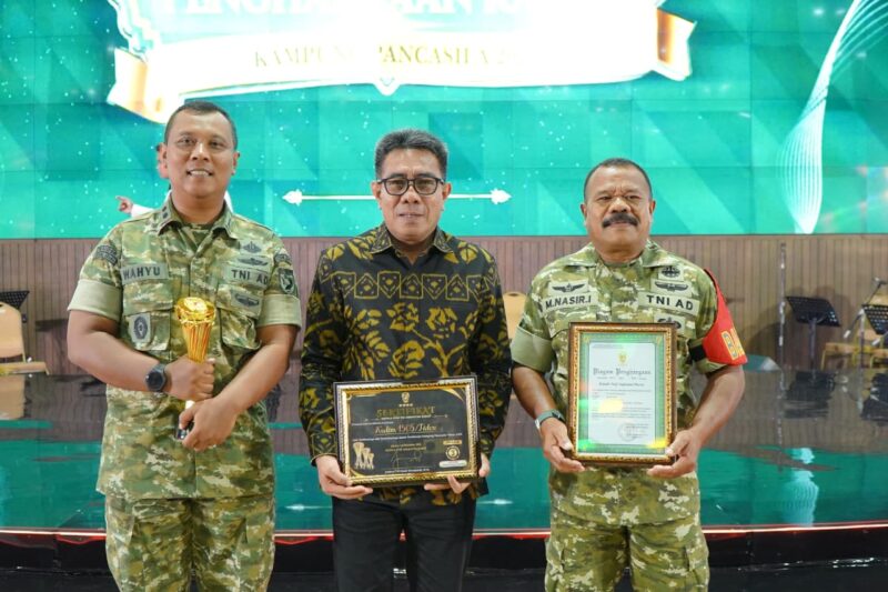 Penghargaan diterima oleh Komandan Kodim (Dandim) 1505/Tidore Letkol Inf Wahyu Widya Sasono, didampingi Wakil Wali Kota Tidore Kepulauan Ahmad Laiman