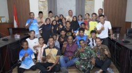 Rombongan atletik Kota Tidore Kepulauan bersama Wali Kota Muhammad Sinen, Ketua DPRD, Wakil Wali Kota, serta seluruh jajaran Pemerintah Daerah menyambut kunjungan silaturahmi.. 
