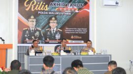 Kapolda Malut Irjen Pol Drs Waris Agono saat memimpin paparan rilis akhir tahun.