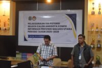 Ketua Timsel, Prof Husain Alting saat memantau proses tes potensi peserta KIP Malut.