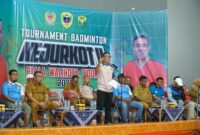 Wakil Walikota Tidore Kepulauan, Ahmad Laiman,  menyampaikan sambutan sekaligus membuka dengan Resmi Tournament Badminton Kejurkot II Piala Walikota Tidore Tahun 2025 di GOR MA Sport, SKB Tomagoba, Kota Tidore.