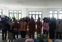 Foto bersama Mahasiswa KKN tematik literasi, Rektor Unibrah Tidore bersama jajaran dan Kepala Balai Bahasa Malut dan jajaran di aula Balai Bahasa Malut, Selasa (20/1/2026). 