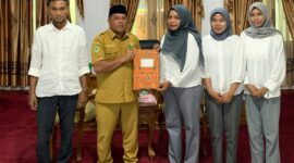 PT. MDP Bank Capital Unit Sanana pose bersama Sekretaris Daerah, Muhlis Soamole usai melakukan koordinasi.