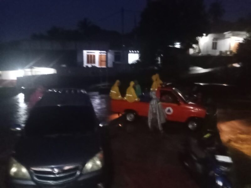 TRC BPBD Tikep turun ke lokasi banjir. 