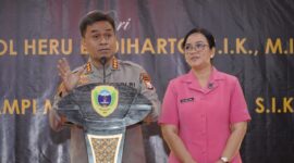 Kapolresta Tidore, Kombes Pol. Ampi Mesias Von Bulow bersama istri. 