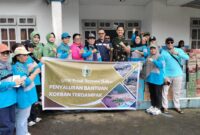 Penyaluran bantuan ke korban Bencana Banjir du Kabupaten Halmahera Barat. 