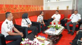 Wali Kota Muhammad Sinen menerima kunjungan Kepala Rumah Tahanan (Rutan) Kelas II B Soasio, Agus Setyawan. 