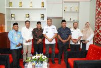 Wali Kota Muhammad Sinen didampingi Wakil Wali Kota Tidore Kepulauan, Ahmad Laiman, saat menerima kunjungan Kepala Kantor Kementerian Agama Kota Tidore Kepulauan, Lukmanuddin Abdurahman. 