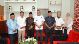 Wali Kota Muhammad Sinen didampingi Wakil Wali Kota Tidore Kepulauan, Ahmad Laiman, saat menerima kunjungan Kepala Kantor Kementerian Agama Kota Tidore Kepulauan, Lukmanuddin Abdurahman. 