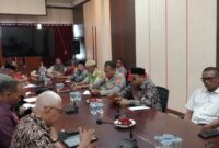 Rudi Ipaenin saat memimpin rapat persiapan pelaksanaan MTQ XXXI tingkat Kota Tidore Kepulauan.