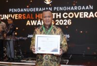 Wali Kota Tidore, Muhammad Sinen saat menerima piagam penghargaan UTC award 2026.