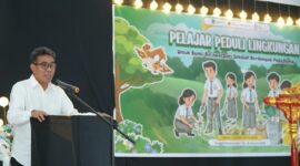 Wakil Wali Kota Tidore Kepulauan, Ahmad Laiman, saat membuka kegiatan Pelajar Peduli Lingkungan. 
