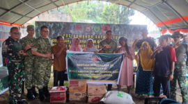 Pangkogabwilhan III, Marsda TNI Joko Sugeng Sriyanto terjun langsung ke lokasi terdampak banjir untuk memberikan bantuan kepada warga. 