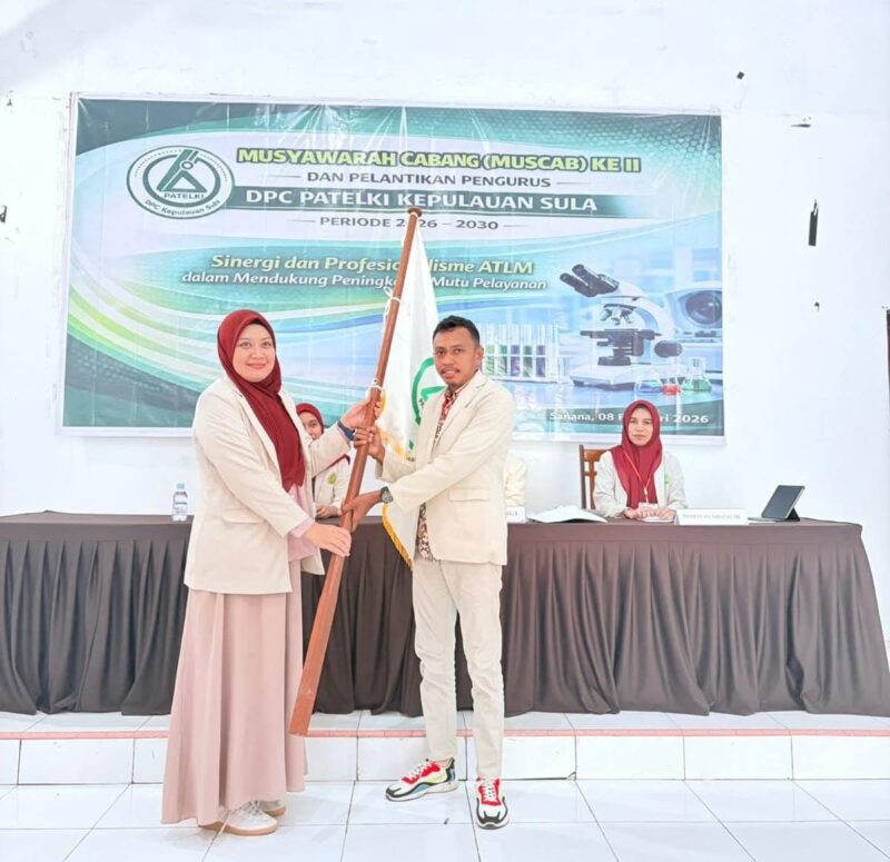 Penyerahan Mandat dari Mantan Ketua DPC-PATELKI, Nuraeni Abbas ke Ketua terpilih, Ardian J Pauwah.