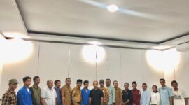 Foto bersama Kadis Arpus Malut, Warek III Unibrah, 4 Kades dalam penyerahan bantuan buku dalam rangka KKN Tematik Literasi. 