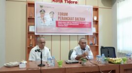 Asisten Sekda Bidang Perekonomian dan Pembangunan Kota Tidore Kepulauan, Taher Husain, saat membuka Forum Perangkat Daerah RKPD Tahun 2027.