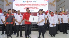 Muhammad Senin pada kegiatan pelantikan PBVSI Halmahera Selatan. 