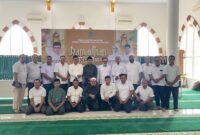 Wakil Ketua DPRD Malut Husni Salim bersama Sekwan, Panitia dan Pengurus BKM Masjid Arafah. 