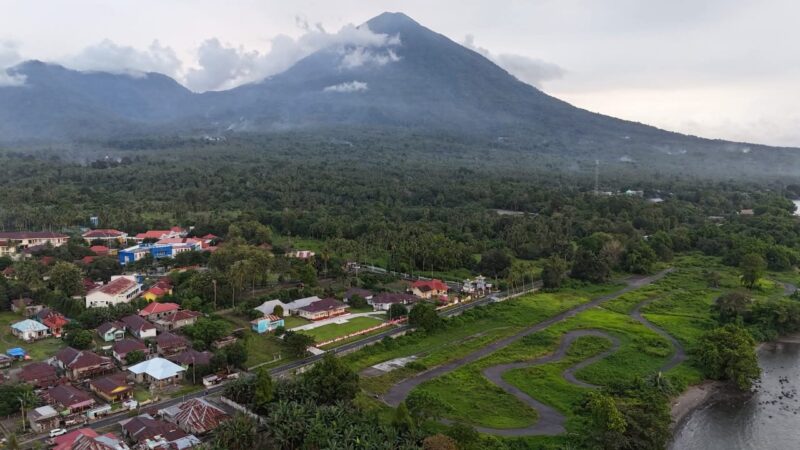 Sirkuit Selawaring difoto menggunakan drone dari atas memperlihatkan viwe yang sangat indah (foto: Nonce)