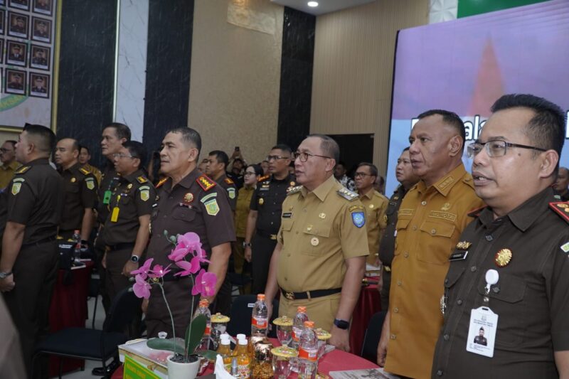 Wali Kota Tidore Kepulauan, Muhammad Sinen menghadiri penandatanganan Nota Kesepahaman (MoU) antara Kepala Kejaksaan Tinggi Maluku Utara dan Gubernur Maluku Utara, serta Perjanjian Kerja Sama (PKS) antara para Kepala Kejaksaan Negeri dengan Bupati/Wali Kota se-Maluku Utara.