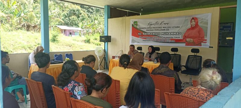 Anggota DPRD Malut, Hj Rahmawati Muhammad saat melakukan kegiatan reses di Desa Yawal, Kecamatan Wasile Selatan, Kabupaten Halmahera Timur, Jumat (30/1/2026).