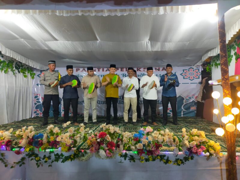 Pembukaan Gebyar Ramadhan Desa Bega ditandai dengan pemukulan rabana (alat tradisional). Dokumentasi: Am Teapon/marasai.id