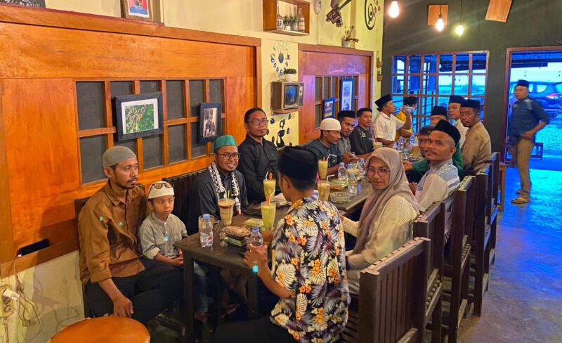 Buka puasa bersama anatar insan pers dan Diskominfo Sula. 