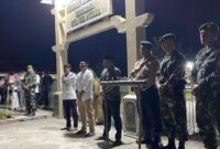 Ketua IPPB Bukulasa, Rafsanjani Hi Laha memberikan sambutan sebelum melepas kegiatan pawai obor nyala ela ela. 