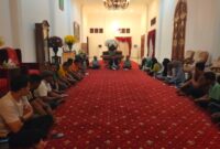 Rapat bersama seluruh pengurus dan cabang olahraga (cabor) yang digelar di Istana Daerah (Isda), Desa Fagudu, Kecamatan Sanana, Minggu (29/3/2026) malam.