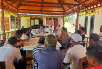 Puluhan nelayan diskusi bersama Kapolres, AKBP Kodrat Muh Hartanto. (Dokumentasi: Am Teapon/marasai.id)