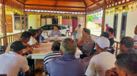 Puluhan nelayan diskusi bersama Kapolres, AKBP Kodrat Muh Hartanto. (Dokumentasi: Am Teapon/marasai.id)